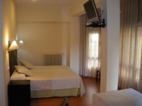  Hostal Ruiz  Сория
